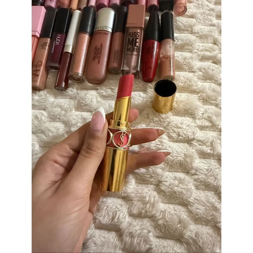 BUNDLE OF 47 lip products